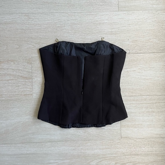 Black strapless zipper top. Size XS. NWOT. Perfect condition. - Picture 6 of 7